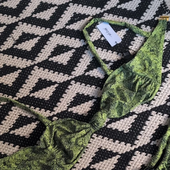 Nasty Gal Neon Green Snake Print Bikini - Picture 3 of 12
